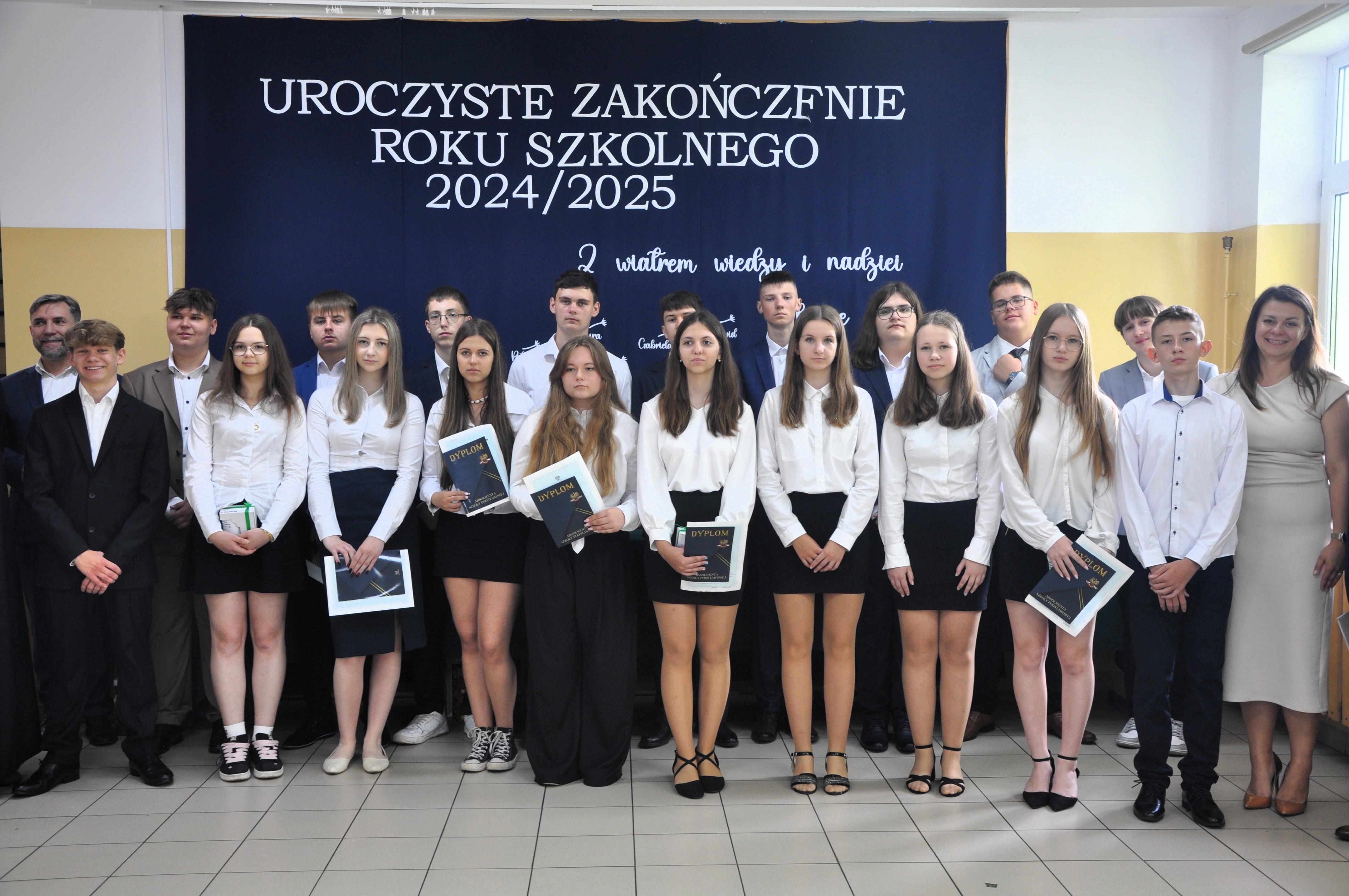 Zdjęcie do wiadomości Uroczyste zakończenie roku szkolnego 2024/2025 w Szkole Podstawowej w Zbójnej