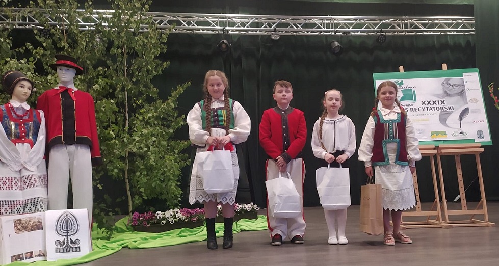 Zdjęcie do wiadomości Międzygminny Konkurs Recytatorski "Kurpie Zielone w Literaturze"